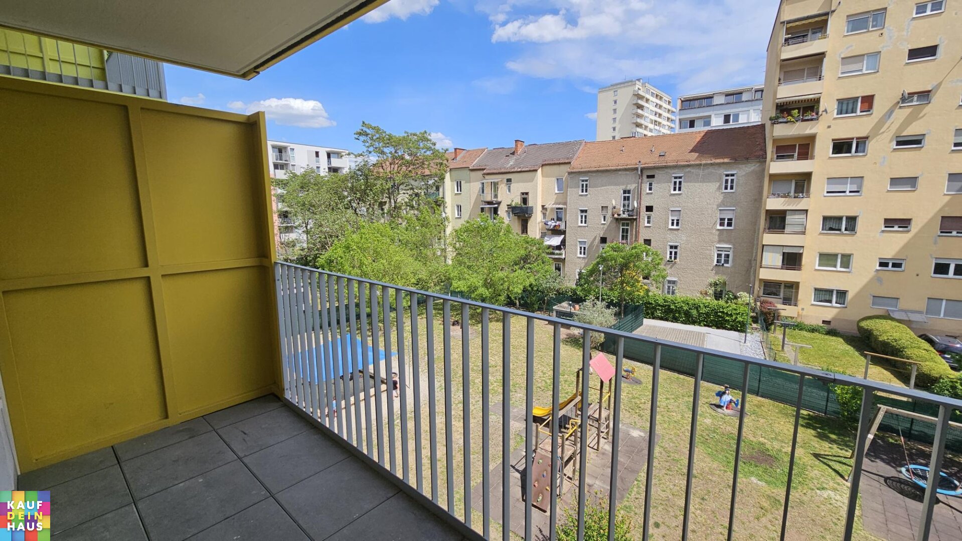 Zwei Zimmer Genossenschaftswohnung mit Balkon