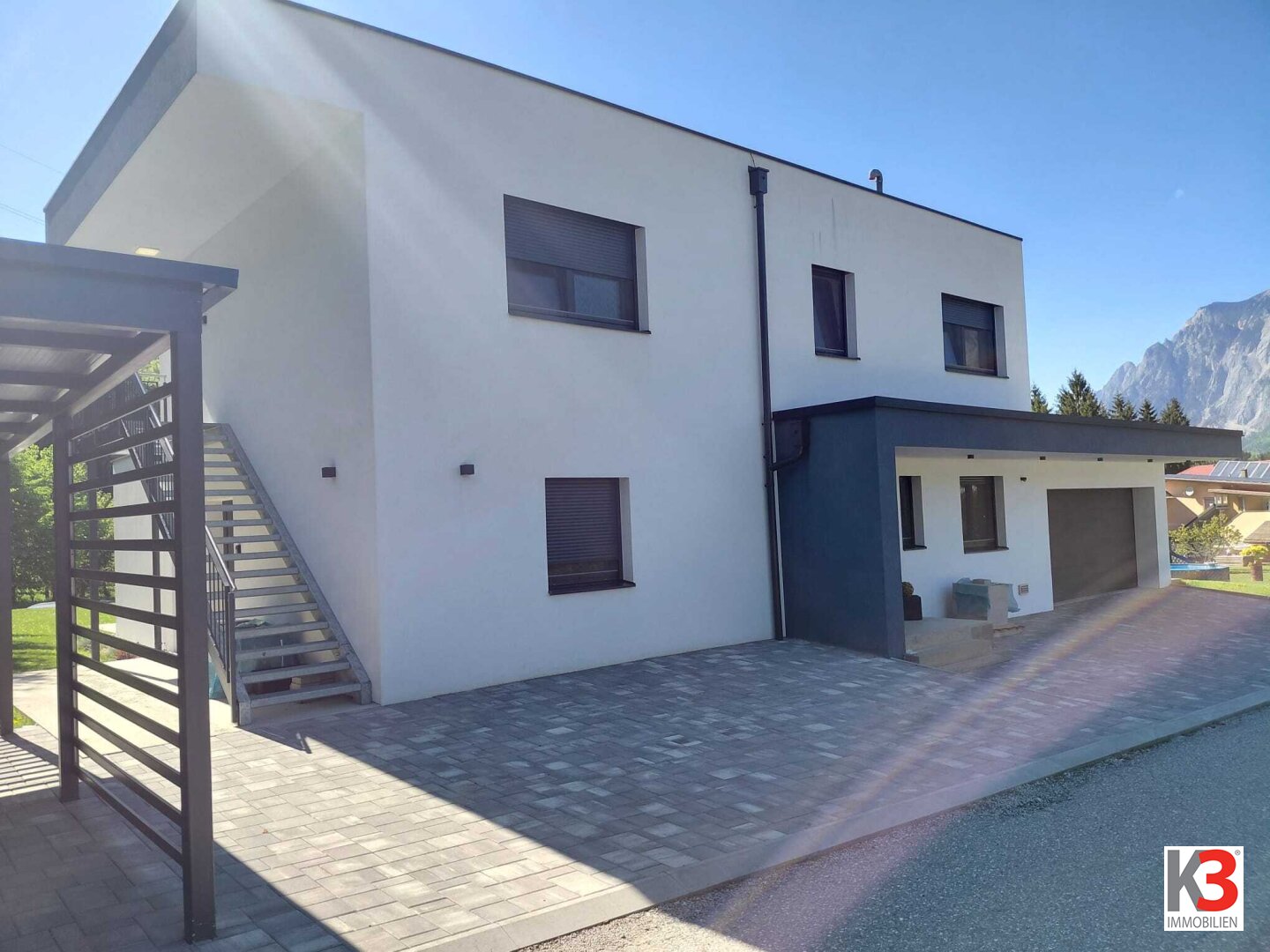 K3 - Moderne Villa mit 3 getrennten Wohneinheiten  - perfekt für die Vermietung!