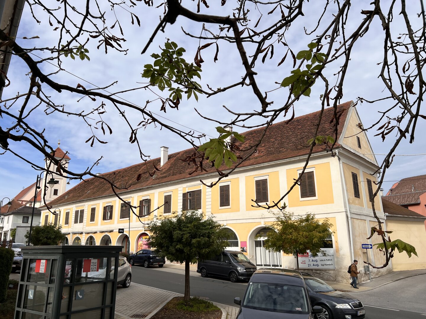 Sanierungsbedürftiges Zinshaus mit Gewerbe- und Wohnflächen sowie ausbaufähigem Rohdachboden in zentraler Lage m Südburgenland